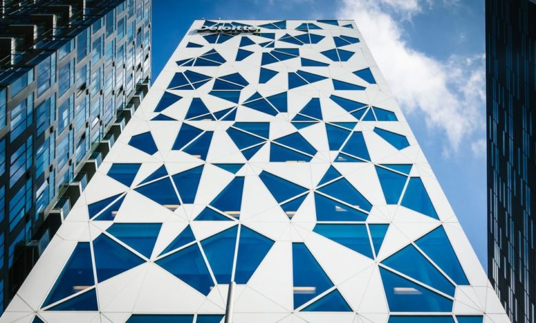 Deloitte takes over CRH audit from EY