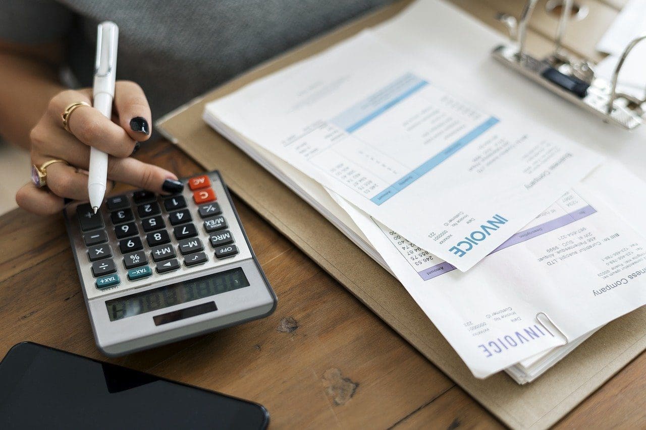 Choosing the right accounting firm: Big Four, mid-sized, or challenger?
