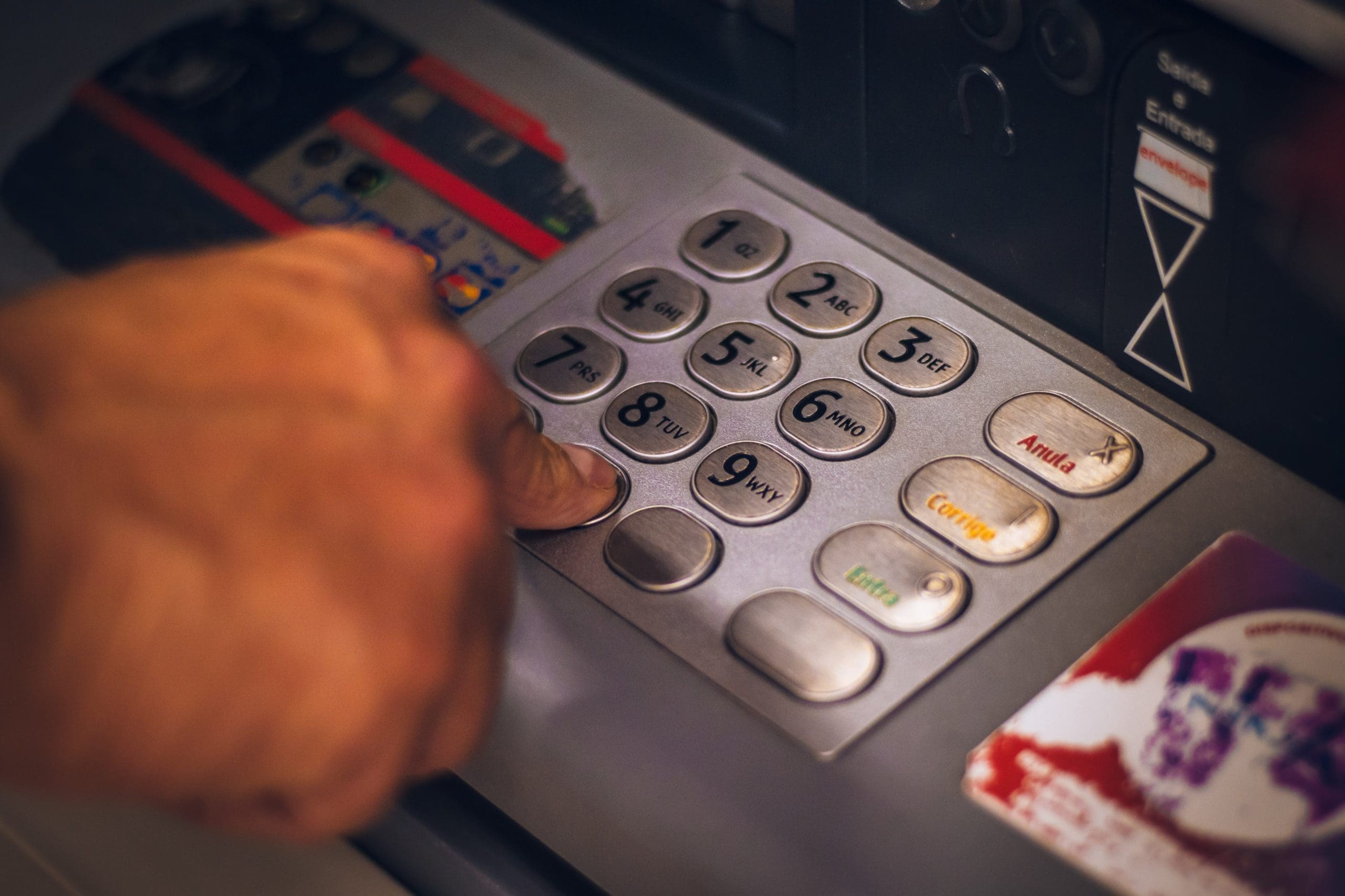 Businesses still hold £176bn in zero interest bank accounts, LFWM finds
