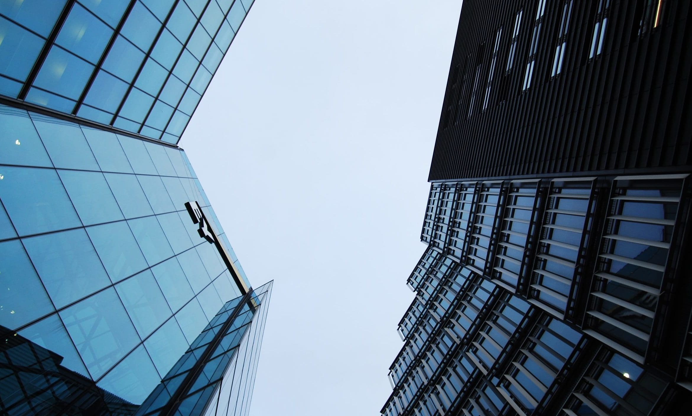 UK economy slows to 0.1% in third quarter