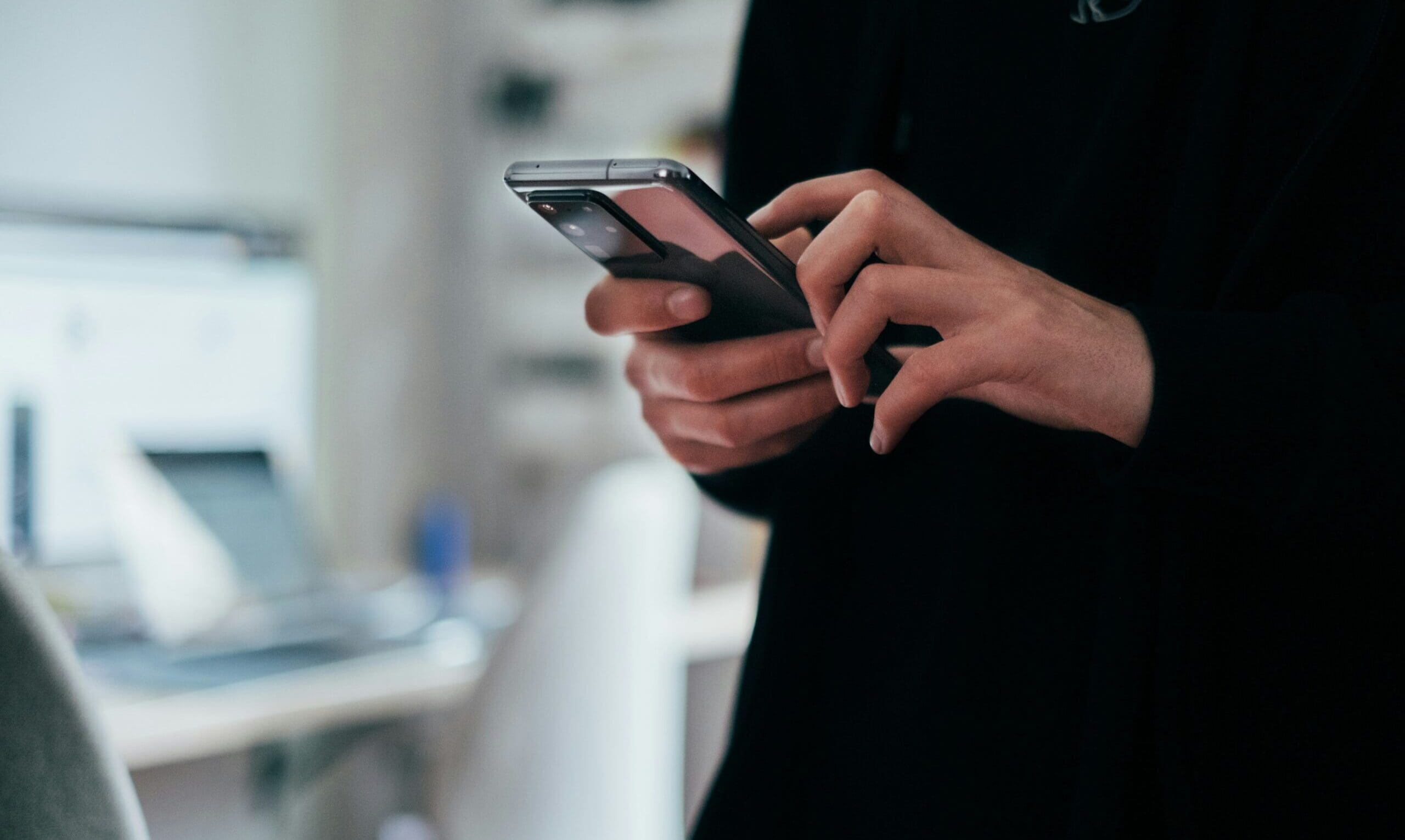 Why travellers are switching to digital solutions for mobile access in the UK